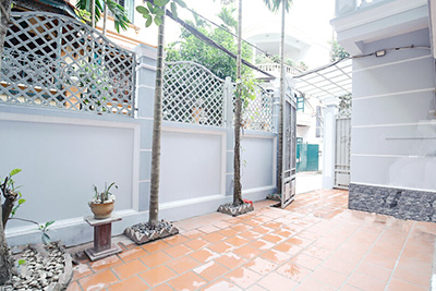 Bán biệt thự 190m2 Phố Tô Ngọc Vân, Tây Hồ, ô tô vào nhà