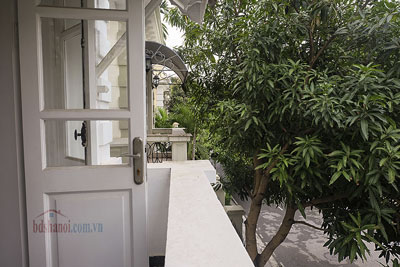 Bán biệt thự D5 Ciputra Nam Thăng Long Tây Hồ, 180m2 sửa đẹp đủ đồ