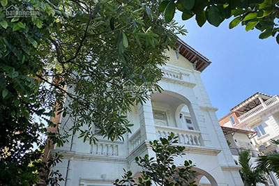 Bán biệt thự đường Tô Ngọc Vân Quảng An, 238m2 sân vườn, vài bước ra Hồ Tây