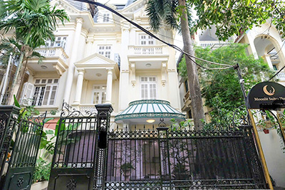 Bán biệt thự hồ tây, sân vườn siêu đẹp, lô góc thoáng, 160m2, oto dừng đỗ 