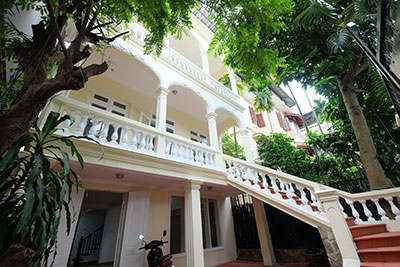 Bán biệt thự Tây Hồ, khu Xóm Chùa, siêu VIP, hiếm người bán, sát hồ tây, ô tô 2 xe dừng tránh 