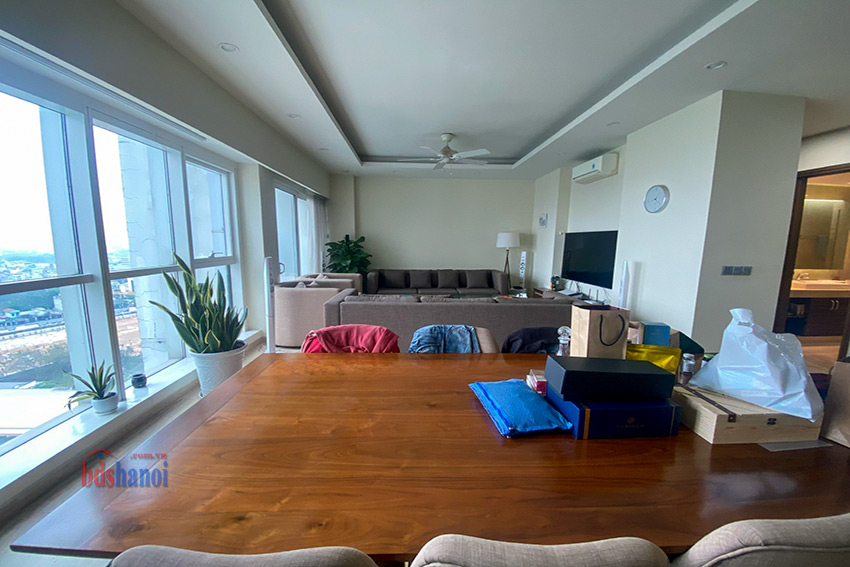 Bán căn hộ 154m2 tầng cao 02 phòng ngủ sửa đẹp tại Toà L Ciputra, Tây Hồ, Hà nội 