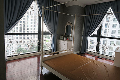 Bán căn hộ Royal City căn góc 3 PN, diện tích rộng đồ nguyên bản chủ đầu tư.