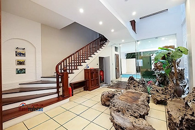 Bán căn nhà 120m2 x 4 tầng thiết kế đẹp, sân rộng ô tô 7 trỗ đỗ, trung tâm Quảng An, Tây Hồ