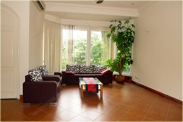 Bán gấp biệt thự Hồ Tây , quảng an, sân vườn Đặng Thai Mai oto đỗ cửa 136m2