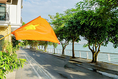 Bán nhà Hồ Tây, khu Xóm Chùa, 126m2, vị trí đẹp, ô tô đỗ cửa