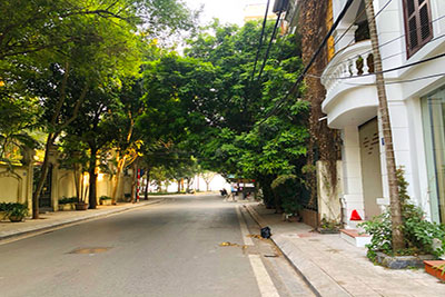 Bán nhà mặt phố Quảng Khánh, Tây Hồ, 176m2, đường ô tô sát Hồ Tây