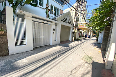 Bán nhà  50m2 x 4 tầng, Xuân Diệu, cách hồ tây 100m, ô tô đỗ cửa