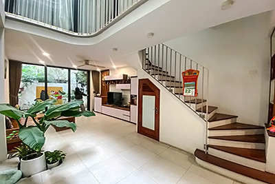 Bán nhà phố Nghi Tàm, Tây Hồ 56m2 x 4 tầng, nội thất hiện đại, sổ đỏ chính chủ