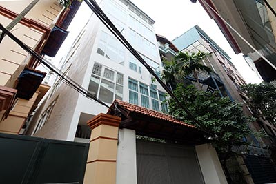 Bán tòa căn hộ 7 tầng thang máy, ngõ ô tô Đặng Thai Mai, Tây Hồ, DT 142m2, cho tây thuê cần bán