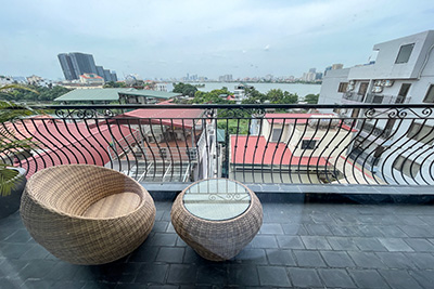 Bán tòa căn hộ dịch vụ siêu đẹp tại trung tâm quận tây hồ,130m2 x 8 tầng, view hồ tây,dòng tiền khủng,