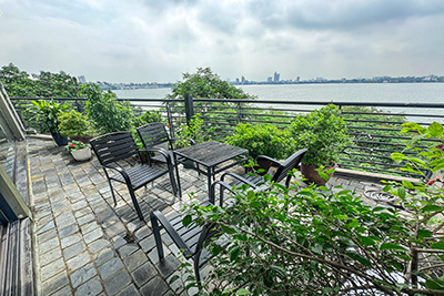 Bán tòa nhà căn hộ 355m x 6 tầng mặt hồ tây, vị trí siêu đẹp