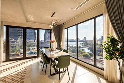 Bán toà nhà căn hộ dịch vụ 131 x 7 tầng, view hồ tây, ô tô đỗ cửa, tại Đường Tây Hồ