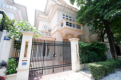 Biệt thự 180m, Dãy D hướng Đông Nam 5pn, 4 wc cần bán 