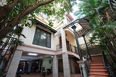 Biệt thự bán ở Tây Hồ, sân vườn bể bơi 200m2, ô tô đỗ trong sân