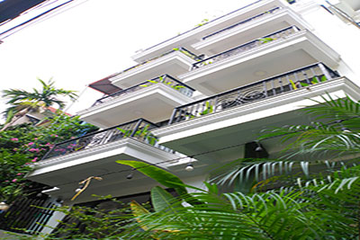 Cần bán nhanh tòa căn hộ 8 tầng thang máy,DT 140m2,  tại Âu Cơ, Tứ Liên Tây Hồ