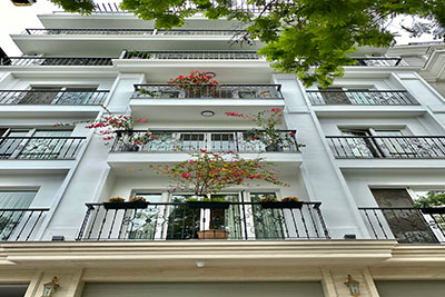 Đẹp lung linh, nhà 7 tầng mặt hồ, mặt tiền siêu rộng hơn 10m cần bán tại làng Yển Phụ, Tây Hồ