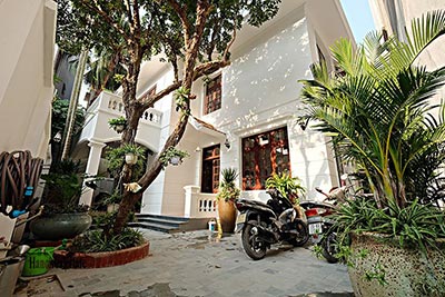 Biệt thự Xuân Diệu Tây Hồ - 240m2, sân vườn hiện đại, vài bước ra Hồ Tây