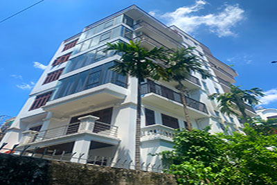 Tòa nhà 7 tầng hiện đại, DT 215m2, 12 căn hộ cho thuê giá cao cần bán tại Trịnh Công Sơn, Tây Hồ